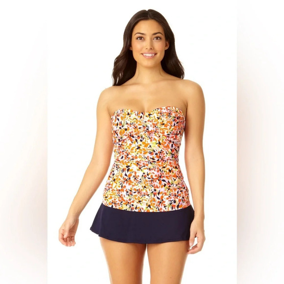 Women's Twist Front
Bandeaukini Swim Top Sz : M - Picture 1 of 11